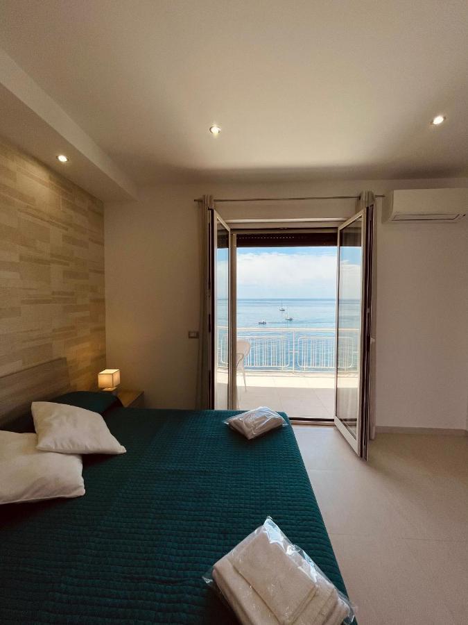 Apartamento Baia Di Atlantide Taormina Exterior foto
