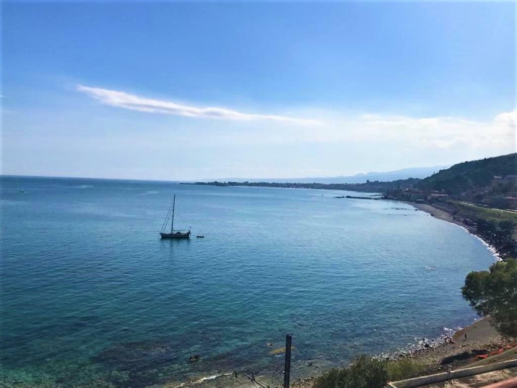 Apartamento Baia Di Atlantide Taormina Exterior foto