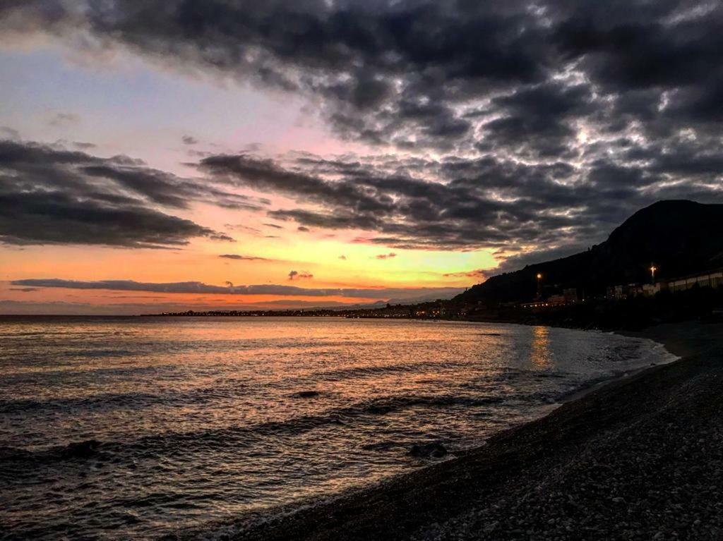 Apartamento Baia Di Atlantide Taormina Exterior foto