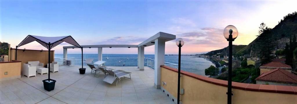 Apartamento Baia Di Atlantide Taormina Exterior foto